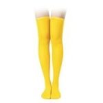 Análisis de moda: Calcetines amarillos altos, ¡la tendencia que debes incorporar a tu armario!