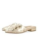 Análisis de moda: Descubre cómo lucir una mule dorada con estilo