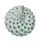 Descubre cómo incorporar los lunares verdes a tu estilo: análisis de moda y consejos