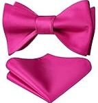Atrévete a lucir una pajarita fucsia: el toque de color en el look masculino