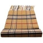 Análisis detallado: Descubre cómo lucir una bufanda beige de cuadros en estilo y tendencia