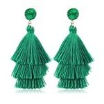 Análisis detallado: tendencia en pendientes verdes y morados para un look único